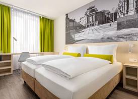 Super 8 by Wyndham Munich City North 5