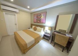 Frankie ́s Hotel 3
