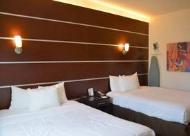 Days Inn & Suites by Wyndham Milwaukee 5