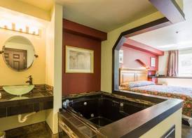 Bay City Inn 4
