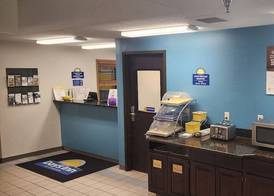 Days Inn by Wyndham Austin 3
