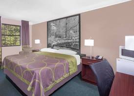 Super 8 by Wyndham Austell/Six Flags 3
