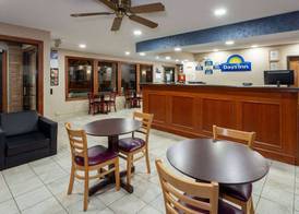 Days Inn by Wyndham Wooster 2