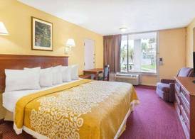 Howard Johnson by Wyndham Orlando International Drive 4