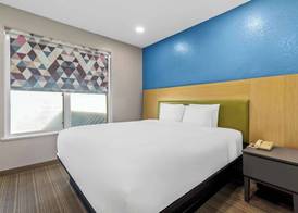 Sonesta Essential IAH Airport JFK Boulevard - Newly Renovated 5