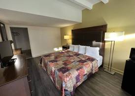 James River Inn & Suites 3
