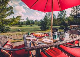 Glacier House Hotel & Resort 2