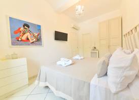 Queen Suite - Luxury Rooms 5