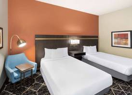 La Quinta by Wyndham Olathe 4