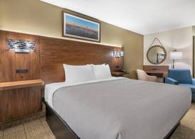 Quality Inn & Suites near Owensboro & Holiday World GOLD AWARD WINNER 5
