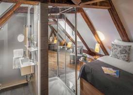 3 Epoques Apartments by Adrez 4