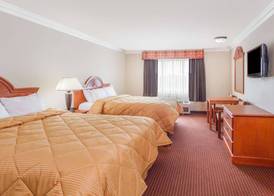 Days Inn by Wyndham Carlsbad 4