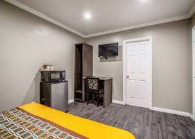 Regency Inn & Suites Downey 5