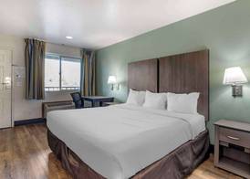 Econo Lodge Portland Airport 4