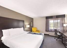 La Quinta by Wyndham Milwaukee Delafield 4