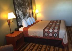 Super 8 by Wyndham Chamberlain SD 4