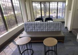 La Quinta Inn & Suites by Wyndham South Holland 2