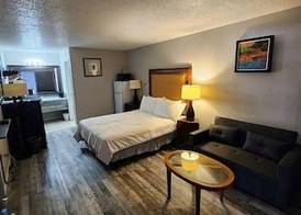 Days Inn by Wyndham Branson Ozarks 5