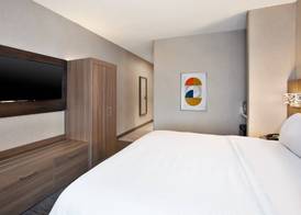 Holiday Inn Express & Suites BELLEVILLE (AIRPORT AREA) by IHG 5