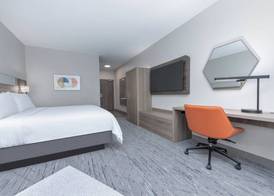 Holiday Inn Express & Suites BEEVILLE by IHG 4
