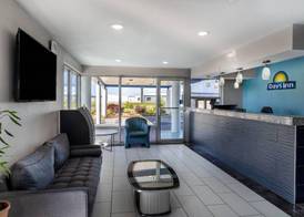 Days Inn by Wyndham Greeneville 5
