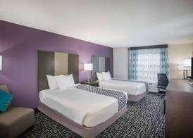 La Quinta Inn & Suits by Wyndham Pontoon Beach IL 4