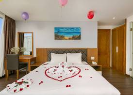 La Beach Hotel 5