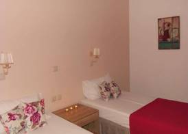 Emerald Studios & Hotel 4