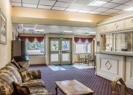 Econo Lodge Airport 5