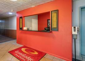 Econo Lodge Inn & Suites Granite City - St Louis 3