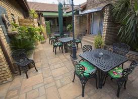 Le Cozmo Guesthouse 2