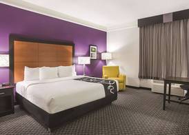 La Quinta Inn & Suites by Wyndham Phoenix Scottsdale 4
