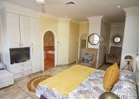 La Loggia Bed and Breakfast 5