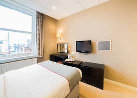 OYO Hotel Majestic 4