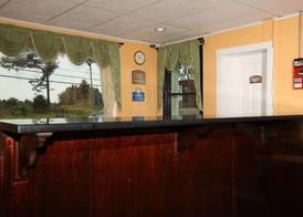 Days Inn by Wyndham Queensbury/Lake George 2
