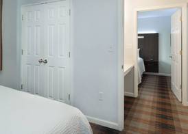 Luxbury Inn & Suites 5