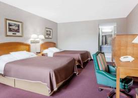 Howard Johnson by Wyndham Niagara Falls 5