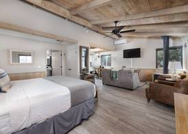 Sky Ranch Lodge 4