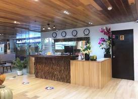 Tom's Cabin Hotel 2