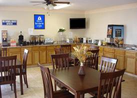 Americas Best Value Inn & Suites Macon at Eisenhow 4