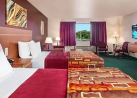 Grand Marquis Waterpark Hotel & Suites 4
