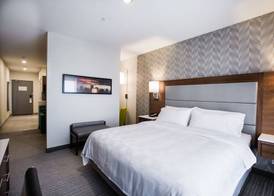 Holiday Inn & Suites CALGARY SOUTH - CONFERENCE CTR by IHG 3