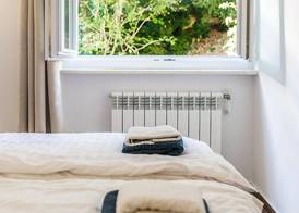 Modern 2bdr Apartment in Old Town- Best Location 4