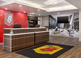 Super 8 by Wyndham Calgary Shawnessy Area 4