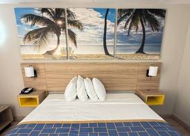 Days Inn by Wyndham Shorter 5