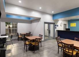 Days Inn by Wyndham El Paso West 3