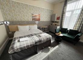 Spacious First-Floor Super King or Twin Studio Apartment with Free Parking 4