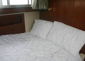 The Rose 37ft Lakeside Yacht inc Hot Tub 2