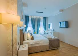 New Era Hotel Old Town Vibrant Nightlife Zone - parking with fee nearby - NOT at the hotel ! 5