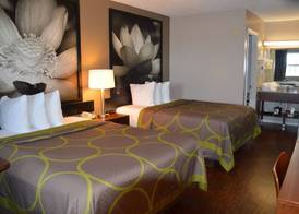 Super 8 by Wyndham Madison 4